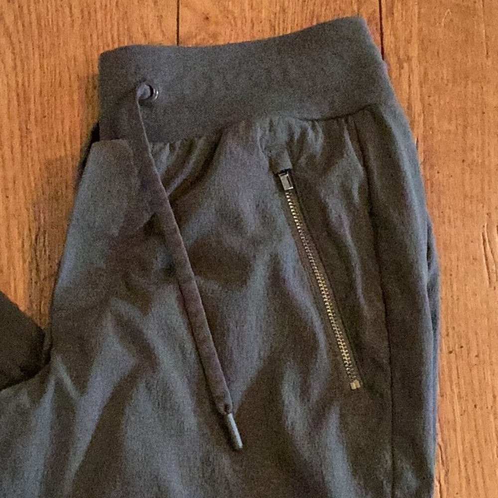Athleta women’s Charcoal nylon Joggers with stretch - Picture 14 of 15